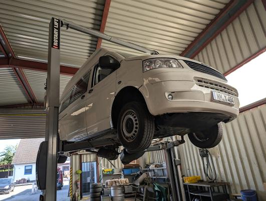 Kfz-Selbstschrauberhalle