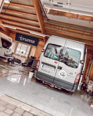 hollis-camper-garage