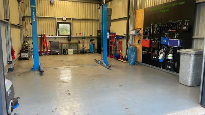 Selbsthilfewerkstatt / Hebebühne mieten / Hobby Werkstatt / Schrauberhalle