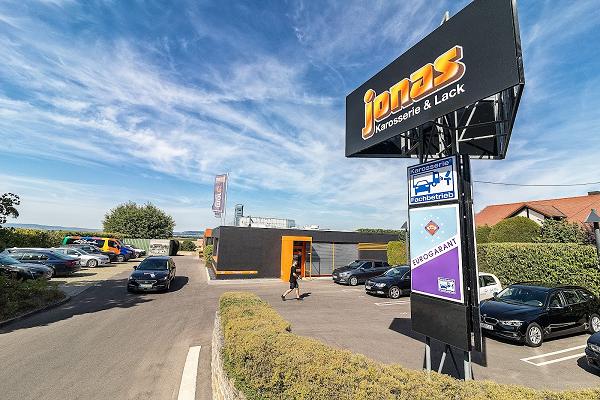 Jonas GmbH Karosserie + Lack - Tesla Body Shop