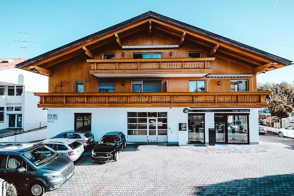 Wölfl GmbH Kfz Unfallinstandsetzung und Lackiererei München