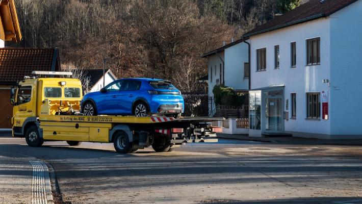 Herr Wolfgang Neuhauser