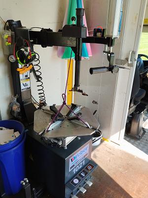 KFZ-Teile und Reifendienst Helminger