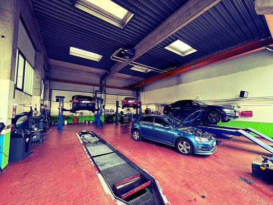 KFZ-Atheer Automobile