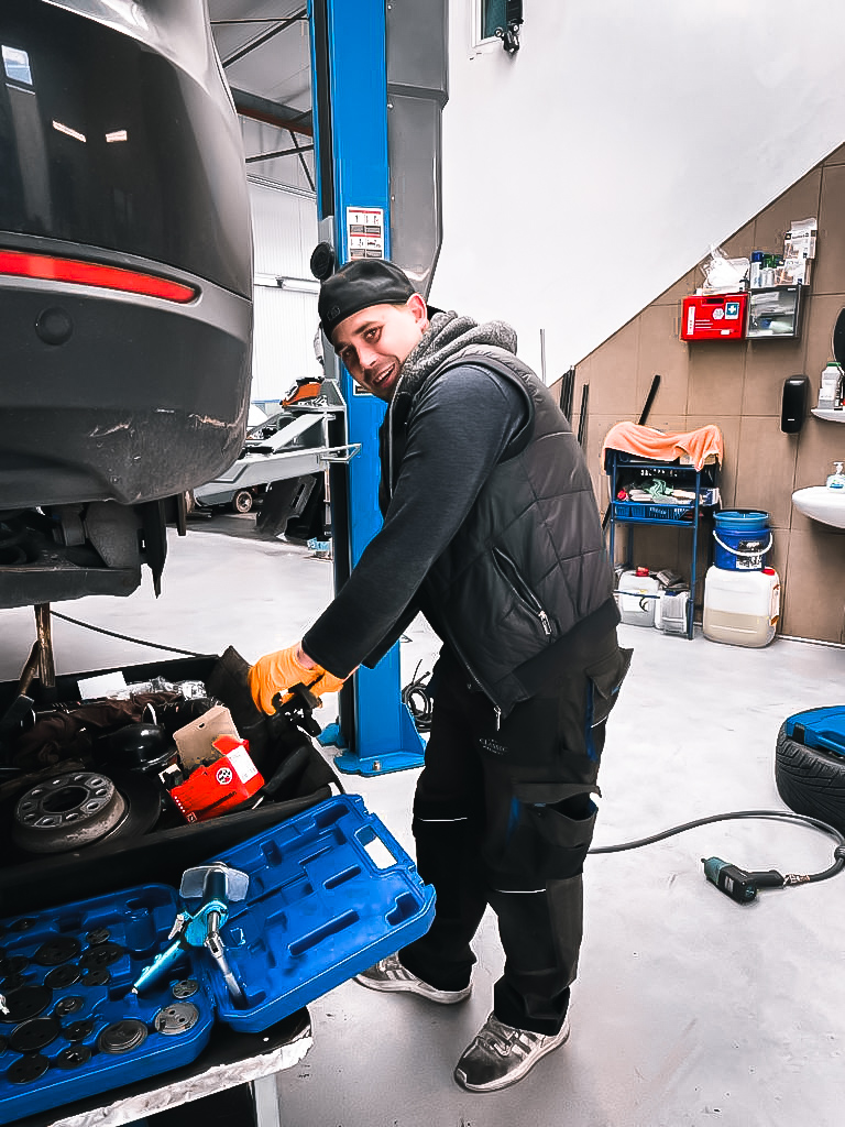 Avantgarde Service EAJ GmbH Autowerkstatt Lackiererei